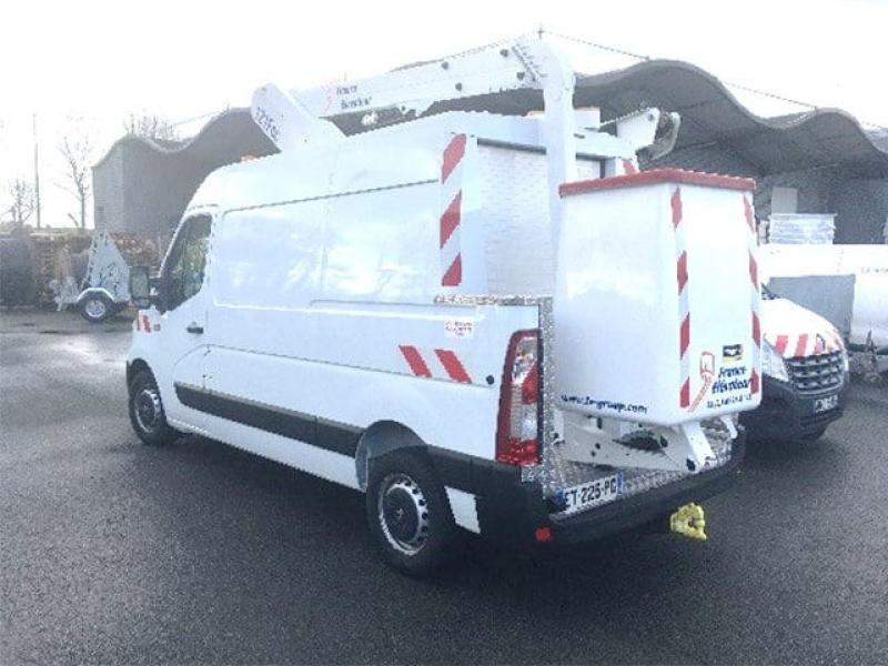 Renault Master fourgon tronqué avec nacelle